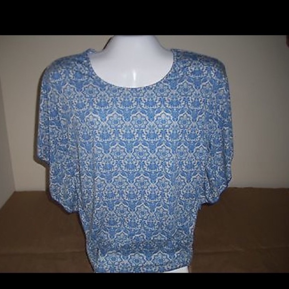 BLUE & WHITE FLORAL TOP, Sz M, NWT